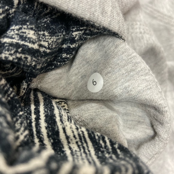 Lululemon Savasana Wrap Size 6 - Picture 8 of 9